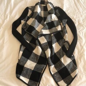 ‼️CCO‼️Buffalo Check Drape Front Sweater